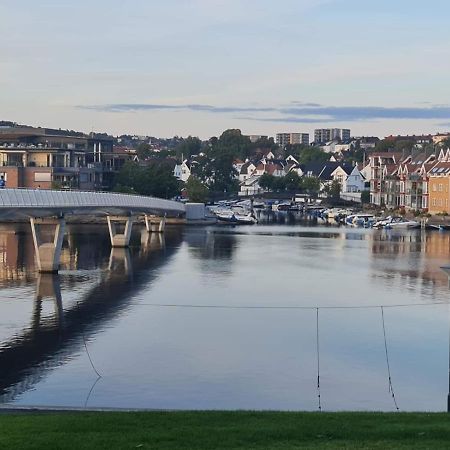 Stylish Apartment With Beautiful Views Of The River, Beach Nearby Kristiansand Kültér fotó