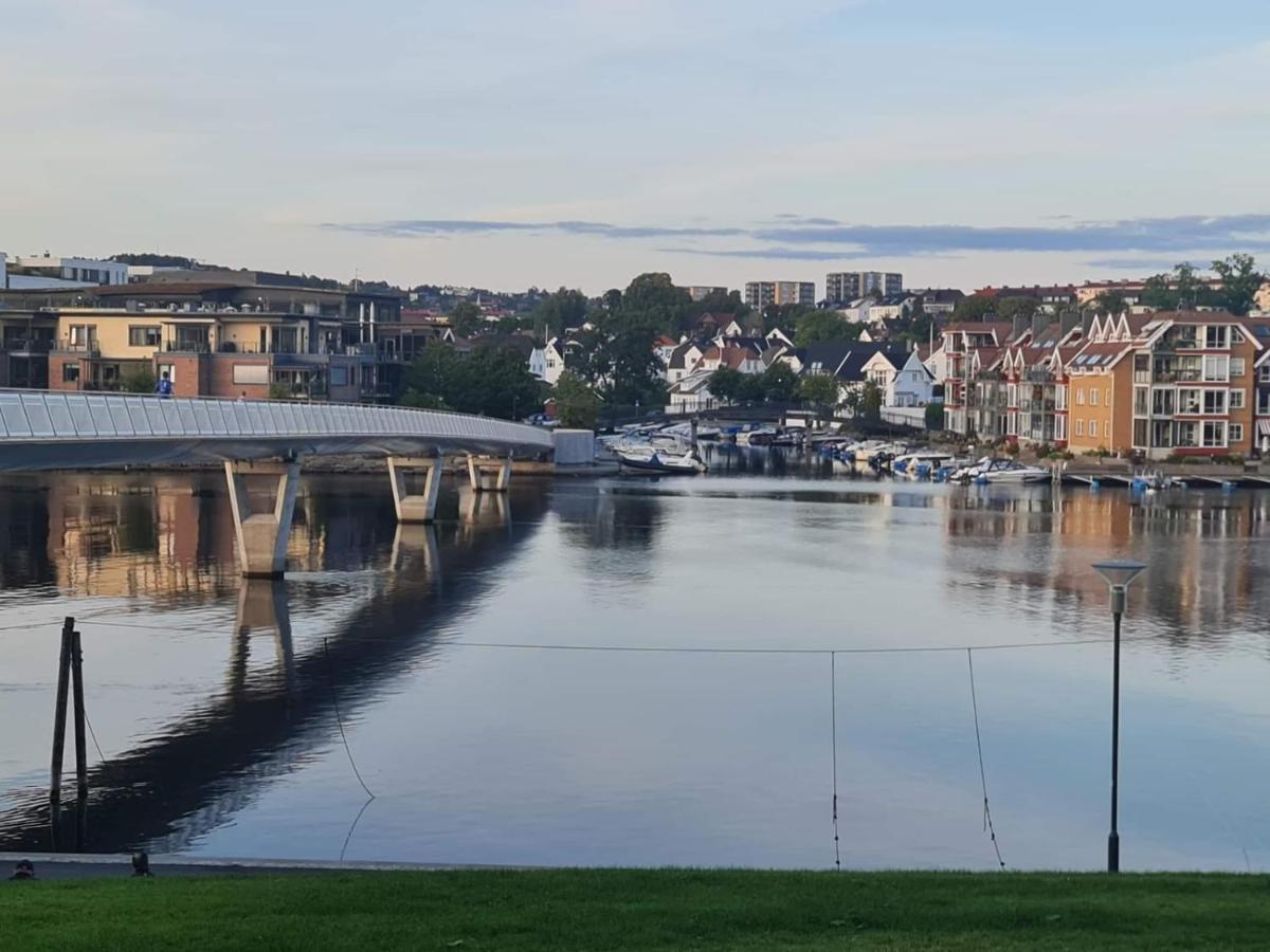 Stylish Apartment With Beautiful Views Of The River, Beach Nearby Kristiansand Kültér fotó